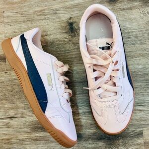Puma Pink and Black Sneakers 🌿